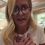 Cecilia Bolocco Instagram - No saben cuánto necesitaba pedirles perdón!!!! Me pesaba el corazón el solo imaginar que le causé dolor a alguien. Jamás sería capaz de discriminar o denostar a otro. Por NINGUNA razón!!! Ni por su tamaño, color, raza, religión, pensamiento político, nacionalidad, orientación sexual, condición social o condición física. Conozco muy de cerca la discriminación y lo único que quisiera es contribuir a que mi querido Chile sea de VERDAD INCLUSIVO!!!! Quienes exigen inclusión debieran también incluir al otro, ya que SÓLO se recibe aquello que se otorga! Y finalmente NUNCA olvidar que somos TODOS seres humanos, frágiles e imperfectos y que el DOLOR NO TIENE ROSTRO!!! Espero algún día despertar en un CHILE genuinamente inclusivo. Gracias por estar ahí y escucharme!!! 🙏❤️🙌 De verdad l@s adoro!