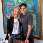 Cecilia Bolocco Instagram - Mi adorado @maximobolocco hoy se cumplen 20 años desde tu llegada a este mundo y cada día me asombra más la fortaleza de tu alma! Hoy también se cumplen 5 años desde que fueras diagnosticado con aquel complejo y agresivo cáncer cerebral el cual venciste con una entereza que se grabó a fuego en mi corazón! Déjame decirte que aún me maravillo con tu eterna sonrisa, la cual ha sido sin lugar a dudas tu gran escudo frente a tantas pruebas que te ha puesto la vida, como también frente a tu sensibilidad, humildad, capacidad de amar, tu humor y optimismo!!! Me siento tan orgullosa de ti y tan profundamente feliz de verte radiante de alegría, estudiando una carrera que te fascina y lleno de planes para el futuro! Te adoro con el alma hijo y no me canso de darle gracias a Dios por haberte enviado a mis brazos!!!! Muy feliz cumpleaños mi amor y que este nuevo año esté repleto de bendiciones!!! 🥳🎉🙏❤️