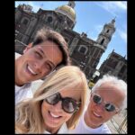 Cecilia Bolocco Instagram - No tengo palabras para describir la emoción de haber estado hoy a los pies de Nuestra Madre La Virgen de Guadalupe!!! Finalmente pudimos venir a visitarla junto a mi adorado @maximobolocco y a mi amor @pepodaire 🙏❤️🥰🙌 Ella llegó a través de Su Manto horas antes de la operación de Máximo hace un poco más de 5 años, gracias a nuestra querida @lucha_errazuriz , y núnca más nos abandonó!!! Y no deja de sorprendernos porque hoy al llegar a la Basilica nos recibió el Monseñor Diego Monroy Ponce quien nos llevó hasta el mismísimo altar donde además nos bendijo y le agradeció a La Virgen en nuestro nombre!!! Gracias Dios mio por tan extraordinario encuentro!!! 🙏❤️🙌 #virgendeguadalupe #santuariodelavirgendeguadalupe #basílicadeguadalupe