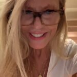 Cecilia Bolocco Instagram - Pasémoslo bien juntos!!!! 🥰🥰🥰🥰 No te pierdas los mejores vestidos para este verano y lo último de mi nueva colección!!!😍👗👙🩱👟Trajes de baño, zapatillas y pantalones y mucho más!!! Todo lo encuentras en tiendas @falabella_cl y en falabella.con Felicitaciones a todas las ganadoras y nos vemos el próximo martes a las 8pm! 🎁💝🎁💝 L@s adoro❤️