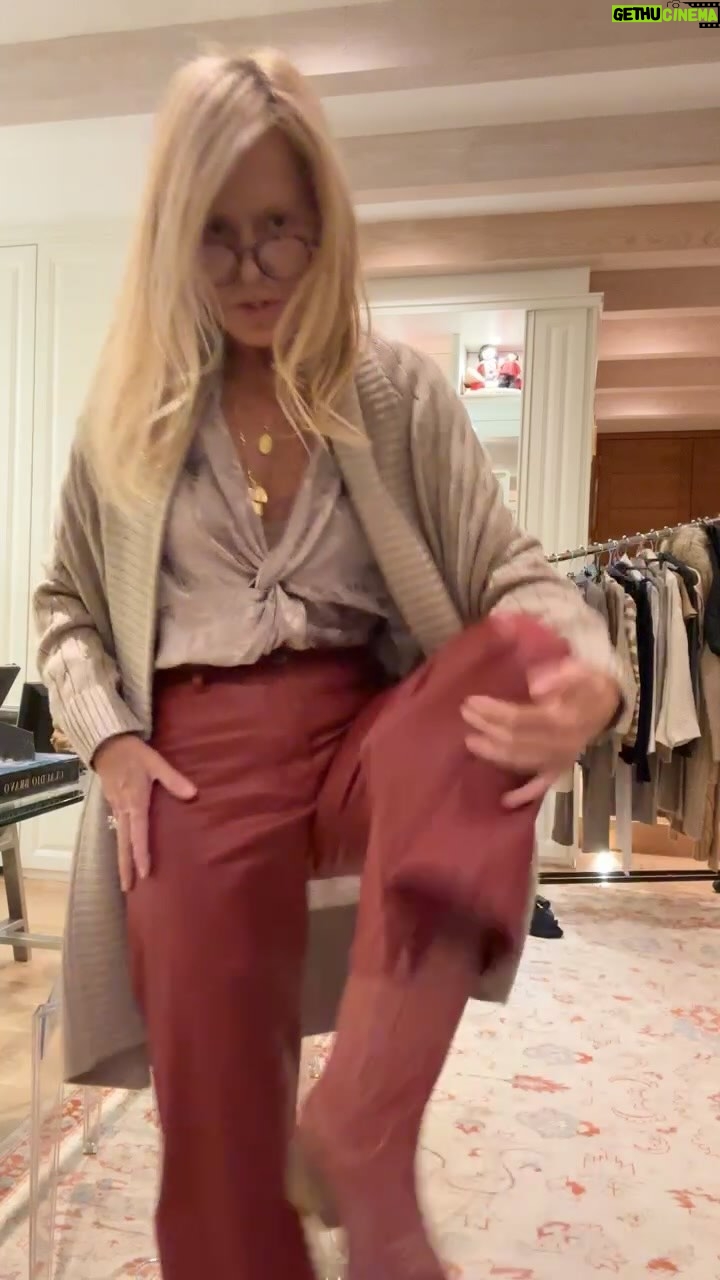 Cecilia Bolocco Instagram - Pasémoslo bien juntos!!! 🥰🥰🥰 Hoy muchos regalos!!! Joyas y perfumes, especiales para el día de la mamá!!! Y además mis nuevos sweaters y mejores looks! Todo los encuentras en @falabella_cl y Falabella.com!!! Gracias por acompañarme y felicitaciones a las ganadoras!!! L@s adoro!!! ❤️
