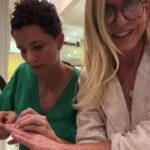 Cecilia Bolocco Instagram - Pasémoslo bien juntos!!! 🥰🥰🥰🥰 Hoy no se pierdan mi nueva colección de uñas by Impress!!!! 😍😍😍 Les mostramos cómo ponerlas, sacarlas y dónde comprarlas!!! Encuéntralas en: @imsibeauty falabella.com @farmaciascruzverdechile @mercadolibre.cl @sallybeauty_cl @maicao_cl L@s espero mañana martes 22 en un nuevo Live a las 8:30pm!!!! L@s amo!!!! ❤️