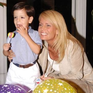 Cecilia Bolocco Instagram - Mi adorado @maximobolocco hoy se cumplen 20 años desde tu llegada a este mundo y cada día me asombra más la fortaleza de tu alma! Hoy también se cumplen 5 años desde que fueras diagnosticado con aquel complejo y agresivo cáncer cerebral el cual venciste con una entereza que se grabó a fuego en mi corazón! Déjame decirte que aún me maravillo con tu eterna sonrisa, la cual ha sido sin lugar a dudas tu gran escudo frente a tantas pruebas que te ha puesto la vida, como también frente a tu sensibilidad, humildad, capacidad de amar, tu humor y optimismo!!! 
Me siento tan orgullosa de ti y tan profundamente feliz de verte radiante de alegría, estudiando una carrera que te fascina y lleno de planes para el futuro!
Te adoro con el alma hijo y no me canso de darle gracias a Dios por haberte enviado a mis brazos!!!! Muy feliz cumpleaños mi amor y que este nuevo año esté repleto de bendiciones!!! 🥳🎉🙏❤️