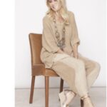 Cecilia Bolocco Instagram - Alegre, relajada, llena de color, elegante o deportiva….XS o XL…para TOD@S un modelo!!! No te pierdas mi nueva colección Primavera-Verano para @falabella_cl que ya está a la venta en tiendas y en falabella.com !!! 😍😍😍😍 En ella encontrarás las mejores tenidas 100% Lino hechas en Italia, los enteritos más sentadores y cómodos, los más versátiles blusones y tops y los más bellos vestidos con estampados exclusivos!!! 😍👗👖👚👙 Espero que la disfrutes tanto como yo, o que encuentres ese regalo perfecto que andas buscando!!! 🙏❤️🙌 Nos vemos este Martes 22 a las 8:30pm en un nuevo Live!!! L@s adoro!!! ❤️ #moda #primaveraverano #stylish #fashion
