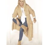 Cecilia Bolocco Instagram - Mis nuevas botas para este O/I 23 ya llegaron!!! 😍👢❤️👢😍Y no te pierdas los chalecos, parkas y outerwear! Aquí algunas fotos de mi nueva colección! Encuéntrala en @falabella_cl y falabella.com! #nuevacoleccion #otoñoinvierno #sinfiltro