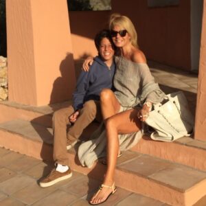 Cecilia Bolocco Instagram - Mi adorado @maximobolocco hoy se cumplen 20 años desde tu llegada a este mundo y cada día me asombra más la fortaleza de tu alma! Hoy también se cumplen 5 años desde que fueras diagnosticado con aquel complejo y agresivo cáncer cerebral el cual venciste con una entereza que se grabó a fuego en mi corazón! Déjame decirte que aún me maravillo con tu eterna sonrisa, la cual ha sido sin lugar a dudas tu gran escudo frente a tantas pruebas que te ha puesto la vida, como también frente a tu sensibilidad, humildad, capacidad de amar, tu humor y optimismo!!! 
Me siento tan orgullosa de ti y tan profundamente feliz de verte radiante de alegría, estudiando una carrera que te fascina y lleno de planes para el futuro!
Te adoro con el alma hijo y no me canso de darle gracias a Dios por haberte enviado a mis brazos!!!! Muy feliz cumpleaños mi amor y que este nuevo año esté repleto de bendiciones!!! 🥳🎉🙏❤️