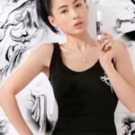 Cecilia Cheung Instagram - Darkness To The Light UV Protecting Cream SPF50 /PA 1 防曬值:SPF 50 /PA 2 容量: 35g 3 新改良配方: 姫風露、十六夜薔薇、桑樹皮等草本萃取精華 4 新增抗藍光(84%)功效: 延緩肌膚衰老 5 預防光老化！防禦色斑、皺紋、鬆弛、暗沉 6 高度抗活性氧: 減漫膠原蛋白破裂引致的皮膚老化現象 7 高效防禦UVA！阻礙黑色素合成引致的色班加深，預防皺紋及皮膚下垂 8 高效防禦UVB！減低由曬傷、曬黑導致的皮膚發炎、發紅、變黑等問題 9 強效抗花粉、煙塵、過敏物質、PM2.5、塵埃等有害物質 10 物理性防曬: 不含紫外線吸收劑，肌膚零負擔！ 11 保濕成份: 有效防止皮膚乾燥、粗糙 12 減輕黏膩感，輕薄清爽 13 不起擦子膠碎 14 絶無泛白感！肌膚透亮自然 15 均勻膚色: 適合肌膚發紅人士 16 柔焦效果! 體現零毛孔美肌 17 防水防汗: 適用於户外及水上活動 18 皮膚色輕薄乳液狀，溶入肌膚後𣊬即自然透明 19 可作化妝底霜、CC Cream、補妝使用 20 自家研製，100%日本製造 21 成份安全、天然、溫和 22 適合所有膚質人士 23 嬰兒、小孩及敏感肌均適用 24 面部及全身均適用