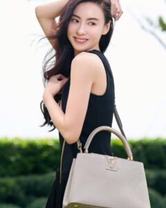 Cecilia Cheung Instagram - 徜徉春日氛围，分享与@路易威登 Capucines 手袋的风格日常。圆润包身搭配精巧细节，一秒出挑入镜。
