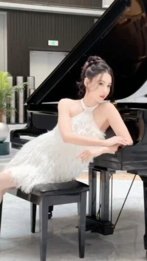 Cecilia Cheung Instagram - 白飘飘