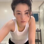 Cecilia Cheung Instagram - 運動必定要堅持有恆心毅力，除咗最近我肥咗好多之外其實都好想keep住自己嘅身體一定要健康，為咗自己為咗屋企人這是最佳的禮物，萬事起頭難但如果習慣咗之後其實是一個好好嘅禮物給自己和非常享受嘅空間，希望和大家分享一些小小的生活習慣，賺取健康賺取時間賺取可以年輕多一點，其實真係好着數只要生活有規律早啲瞓早啲起身很多事情都可以發生❤️❤️❤️❤️❤️❤️#行山前的準備