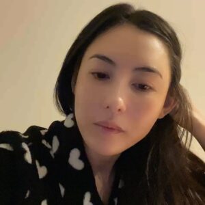 Cecilia Cheung Instagram - 肚餓到醒咗，怎麼樣也睡不回去，拍片和你們說話，感覺家裏沒有那麼安靜😂😂雖然都知道你們也在睡覺中，自我心態調整🤪🤪🤪🤪🤪🤪🤪