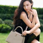 Cecilia Cheung Instagram - 徜徉春日氛围，分享与@路易威登 Capucines 手袋的风格日常。圆润包身搭配精巧细节，一秒出挑入镜。