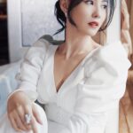 Cecilia Cheung Instagram - 喜歡白色，所以一定要減肥，才可以毫無顧慮（#逆时光 焕新生# @麦吉丽Mageline 新品发布会 服装：@NoraReveMaison 鞋履：@Jimmy-Choo 珠宝：@卡地亚 化妆：@王耀葳 发型：@金刚 摄影：@崔峻超