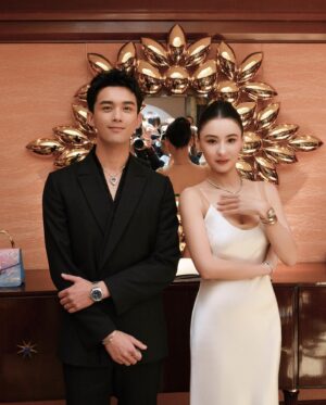 Cecilia Cheung Instagram - ·#张️柏芝✖#BVLGARI宝格丽 ·
 洁白飘逸🤍尽显风姿绰约
  自在随风✨共享巴黎旭阳
·SERPENTI灵蛇系列75周年展·