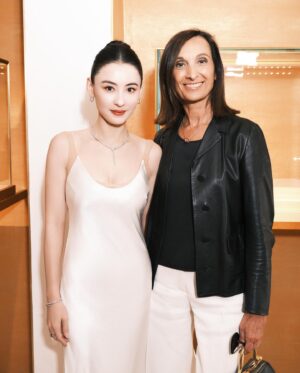 Cecilia Cheung Instagram - ·#张️柏芝✖#BVLGARI宝格丽 ·
 洁白飘逸🤍尽显风姿绰约
  自在随风✨共享巴黎旭阳
·SERPENTI灵蛇系列75周年展·