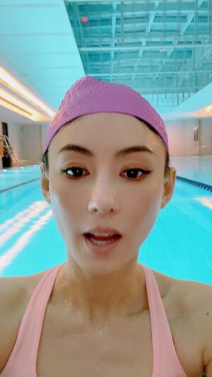 Cecilia Cheung Instagram - 都會想盡辦法一齊去做運動，先至瞓覺💤#fitness#swimming#fatburn#keepfit#游水減肥 #晚上運動的精神#失眠 #幫咗失眠#自律