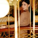 Cecilia Cheung Instagram - Fendi 超喜歡（➰·· #张柏芝 ✘ 𝗙𝗘𝗡𝗗𝗜 ··➰ 𝗙𝗘𝗡𝗗𝗜 x 𝗥𝗜𝗠𝗢𝗪𝗔限定款旅行箱 ✨光影翩跹定格魅力之姿✨ 🟤旖旎光华绽放非凡格调🟤#fendi#rimowa