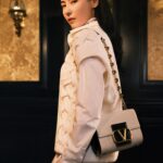 Cecilia Cheung Instagram - #张柏芝 ✘ 𝐕𝐀𝐋𝐄𝐍𝐓𝐈𝐍𝐎华伦天奴 🎇光影变幻┆🌟┆溢彩鎏金🎇 焕耀极致魅力 ⏳ 演绎至美时光 #StudSign @maisonvalentino ——👜 𝐒𝐭𝐮𝐝 𝐒𝐢𝐠𝐧手袋 👜——