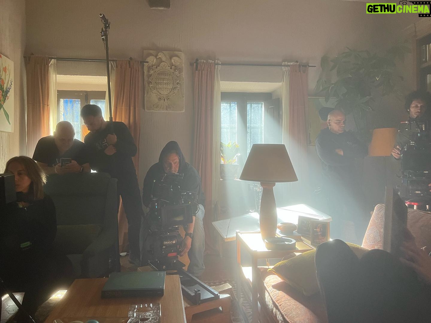 Cecilia Suárez Instagram - IT’S A WRAP!💥 Gracias equipo precioso por este viaje. Cada uno de este grupete es increíble y único.💖 Gracias @jmlorenzo por reunir a esta tripulación mágica.✨