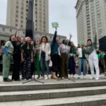 Cecily Strong Instagram - Ridiculously amazing Cast of Suffs written by genius @shainataub and directed by my favorite captain @silverleigh singing How Long at the nyc rally for abortion rights 5/3/22
