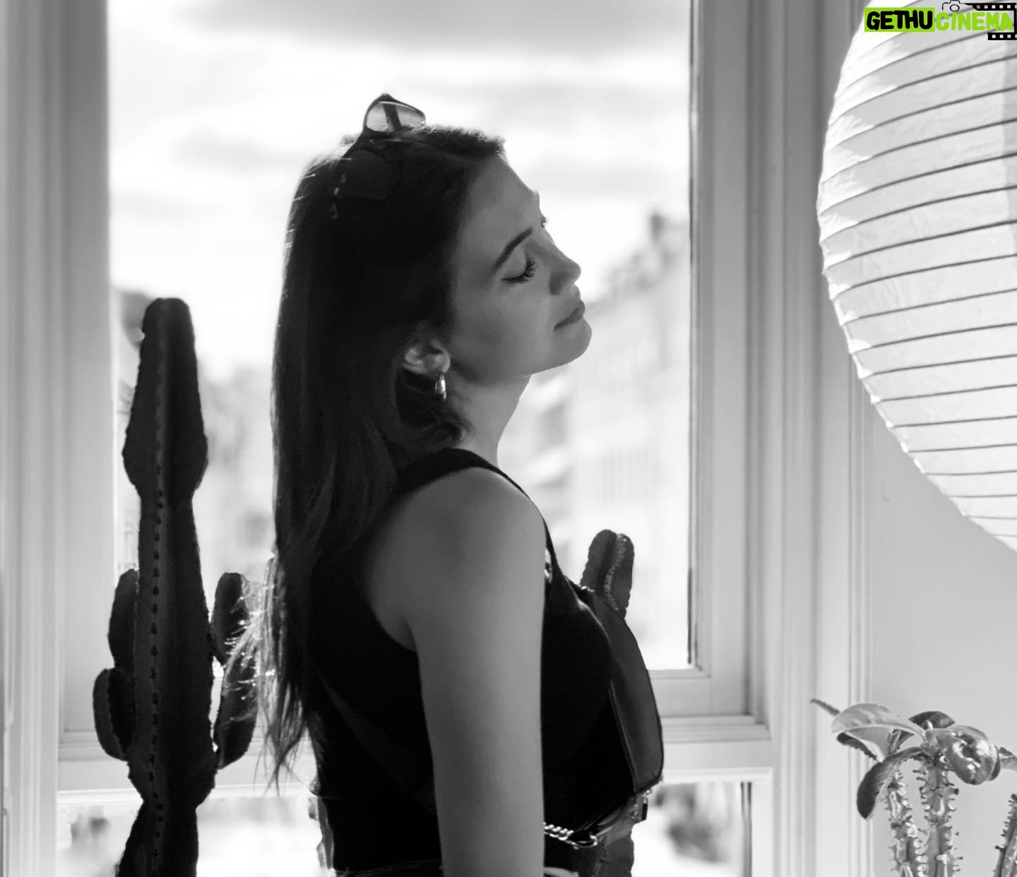 Cemre Gümeli - 60K Likes - Kopenhag günleri🖤 #tb