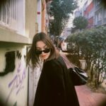 Cemre Gümeli Instagram – Cihangir’de Nisan’mış, ben yine bir takım fotoğrafları paylaşmayı unutmuşum🌚