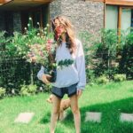 Ceren Moray Instagram – Bence sizin aynalı olanlarınız hep daha iyi.
