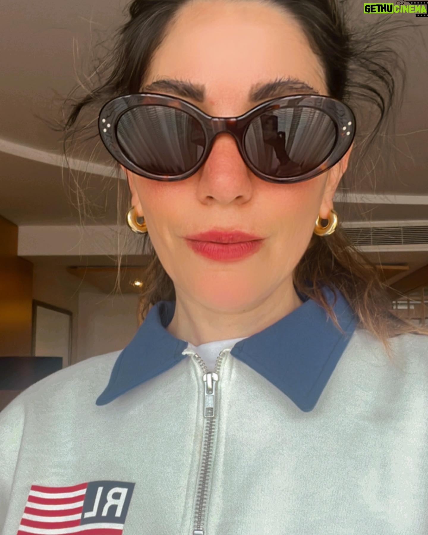 Ceren Moray Instagram - Bu bayramın janrası yok ama sondaki fotoğraf her yere olur.