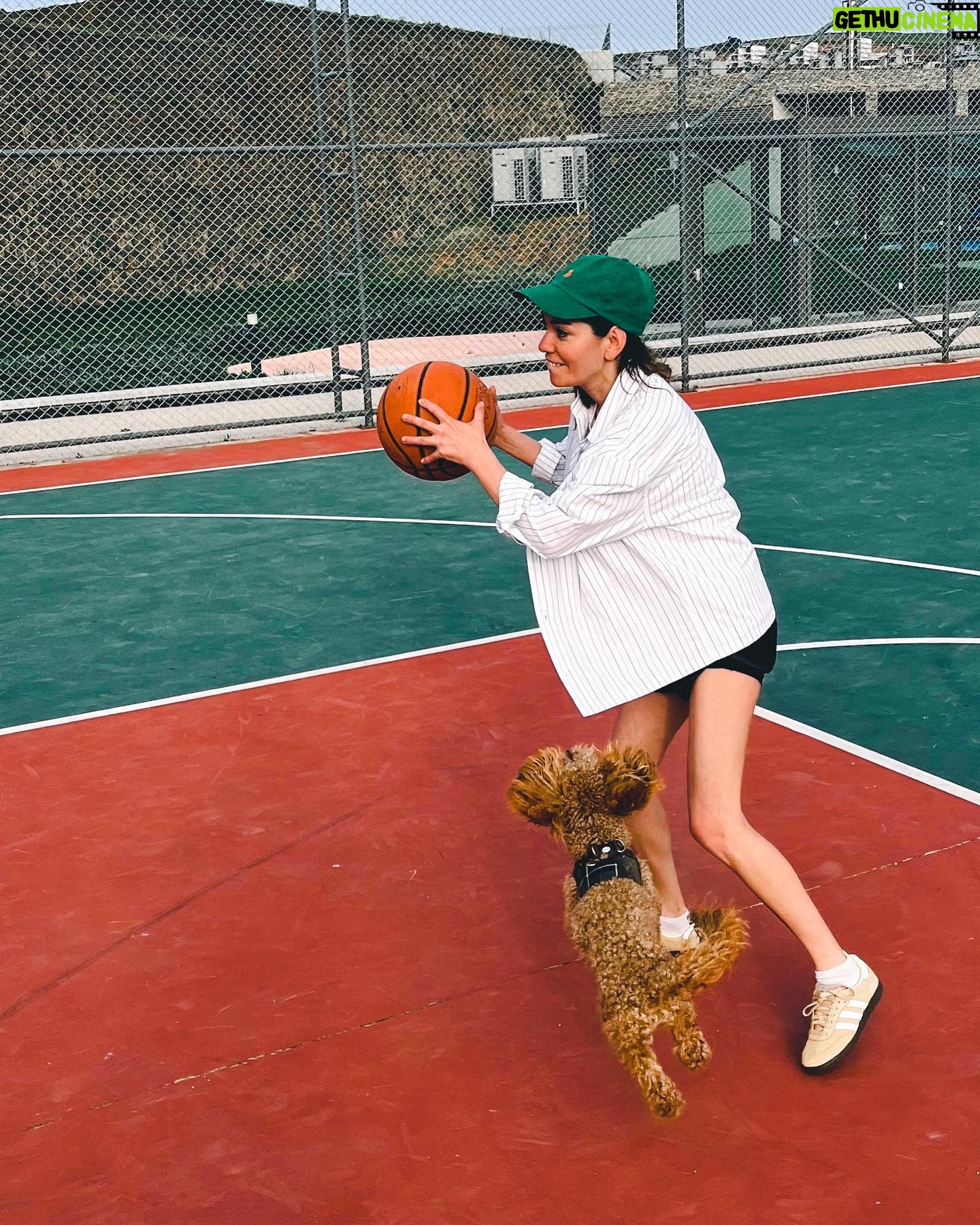 Ceren Moray Instagram - Bu bayramın janrası yok ama sondaki fotoğraf her yere olur.