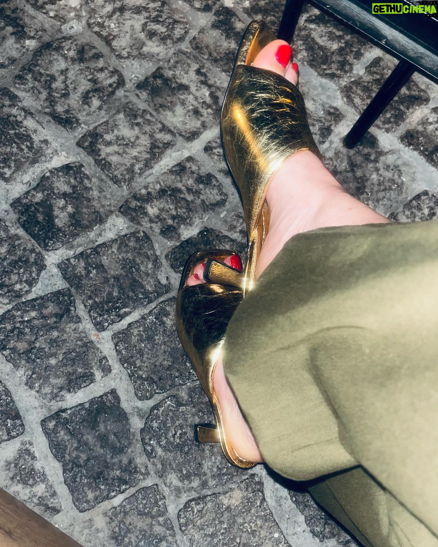 Ceren Moray Instagram - Bu bayramın janrası yok ama sondaki fotoğraf her yere olur.