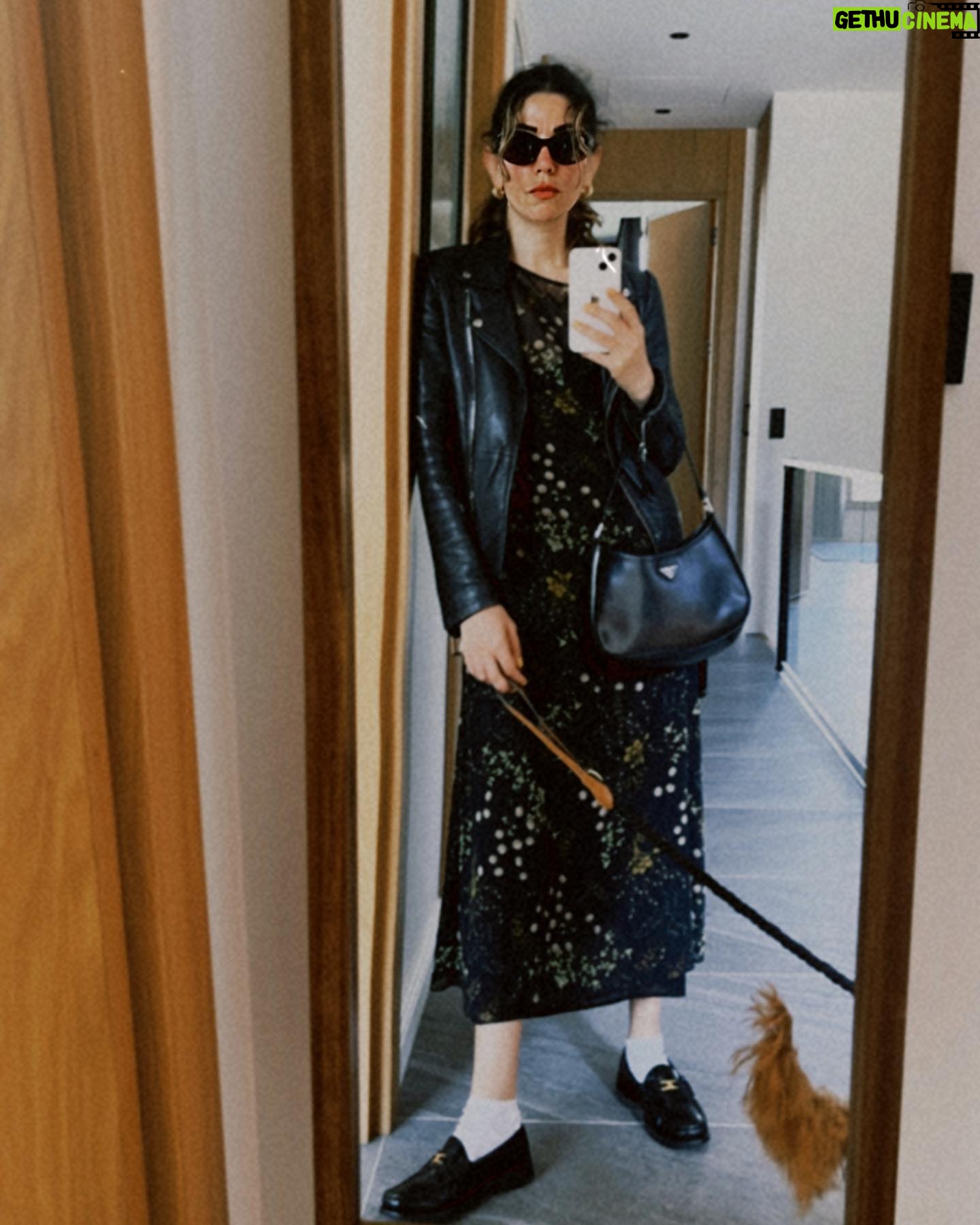 Ceren Moray Instagram - Bu bayramın janrası yok ama sondaki fotoğraf her yere olur.