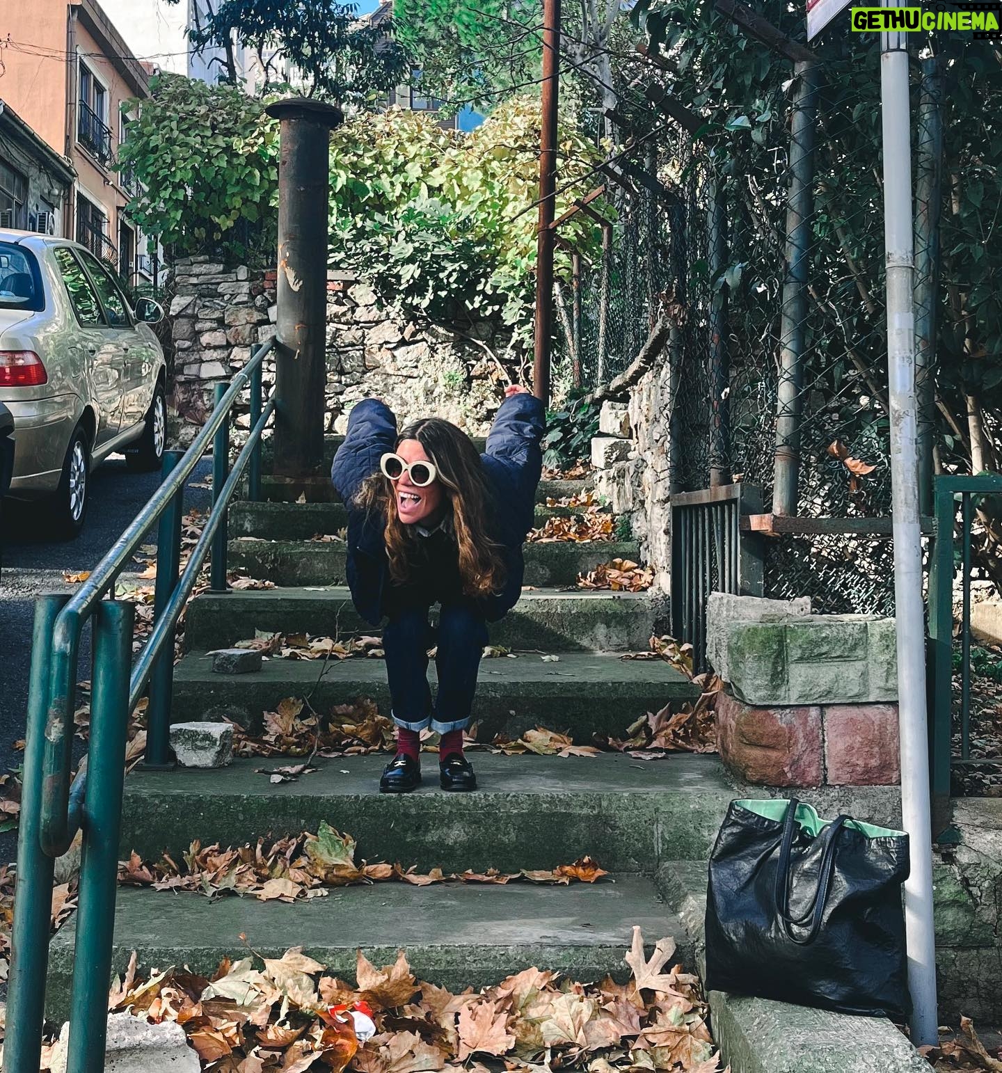 Ceren Moray Instagram - Sondaki fotoğrafın ve günler sonrası şehirde olmanın bilgisiyle dumpişkoladım. 📷 credit: @nupeldakynn