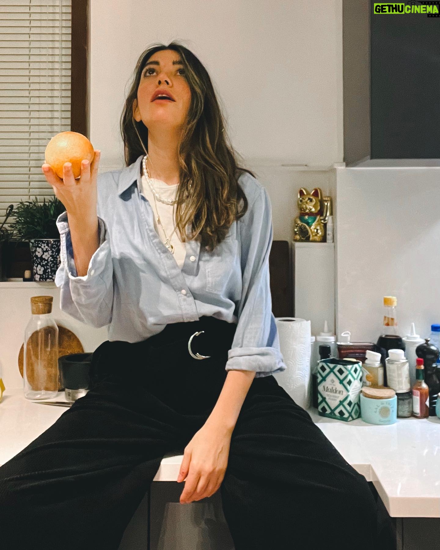 Ceren Moray Instagram - Bunu buraya basıp, kuru patlıcan dolduracağım; daha böyle neler neler ya 😬