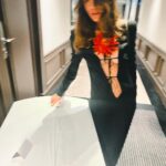 Ceren Moray Instagram – Prepten servise mipcom coşkusu. Teşekkürler @salihbalta daha kendim gibi olamazdım🌹 📸 credit @sinemgurleyuk #reklam
