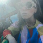 Ceren Moray Instagram - “Yüzün patates gibi ortada değil, gözünde gözlük mözlük varsa, koyu filtre basıyorsan like almayı unut ceren” dendi bana aslında, dinledim mi👀 📸 @ferhatarsln1
