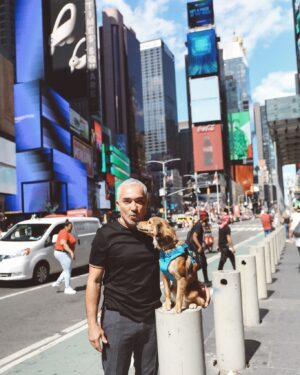 Cesar Millan Instagram - 🗽 New York in 2019 with Sophia!
. . .
🗽 New York en 2019 con Sophia!