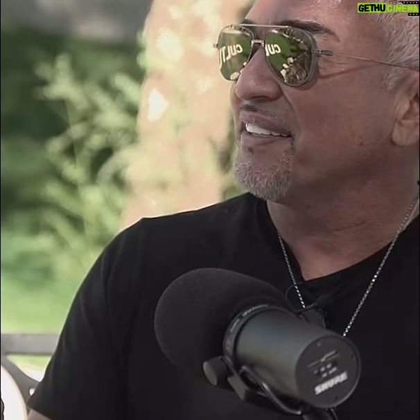 Cesar Millan Instagram - Nuestros perros no se interesan por el dinero, sino por quienes realmente somos. Ellos seguirán liderazgo, amor, respeto; nunca poder o fama. Escuchen lo que platicamos Pepe Bastón y yo en el nuevo episodio de #BetterHumansBetterPlanet esta semana. suscríbete 👉⏯️