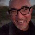 Cesar Millan Instagram - Felices fiestas!!! 🎉🎄 • • • Happy holidays!!! 🎉🎄