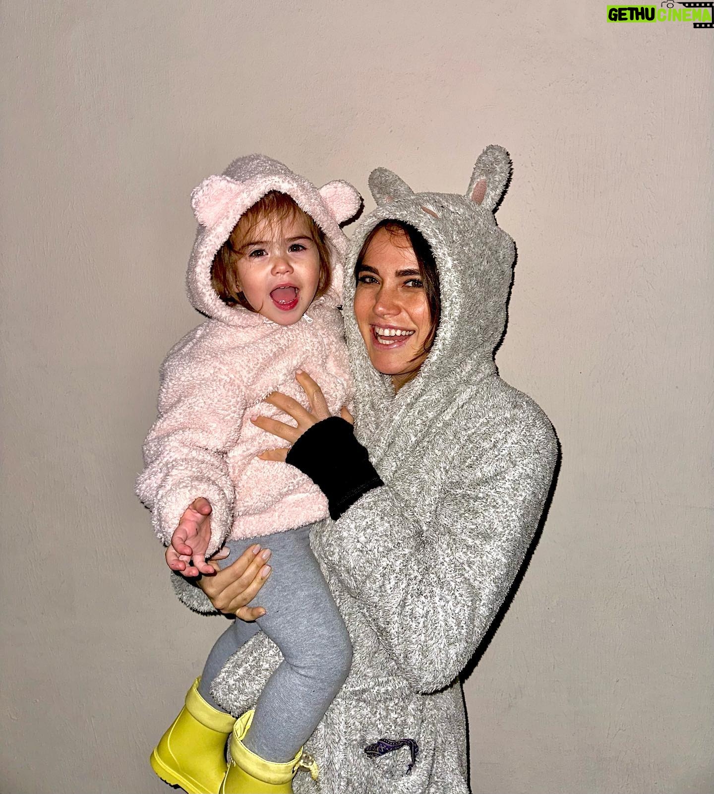 Ceyda Ateş - 30.5K Likes - Ana tavşan ve yavrusu😂🐰🐰
