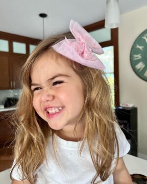 Ceyda Ateş Instagram - Yer elması taçuuuu🌸🌸 #mylittlegirl