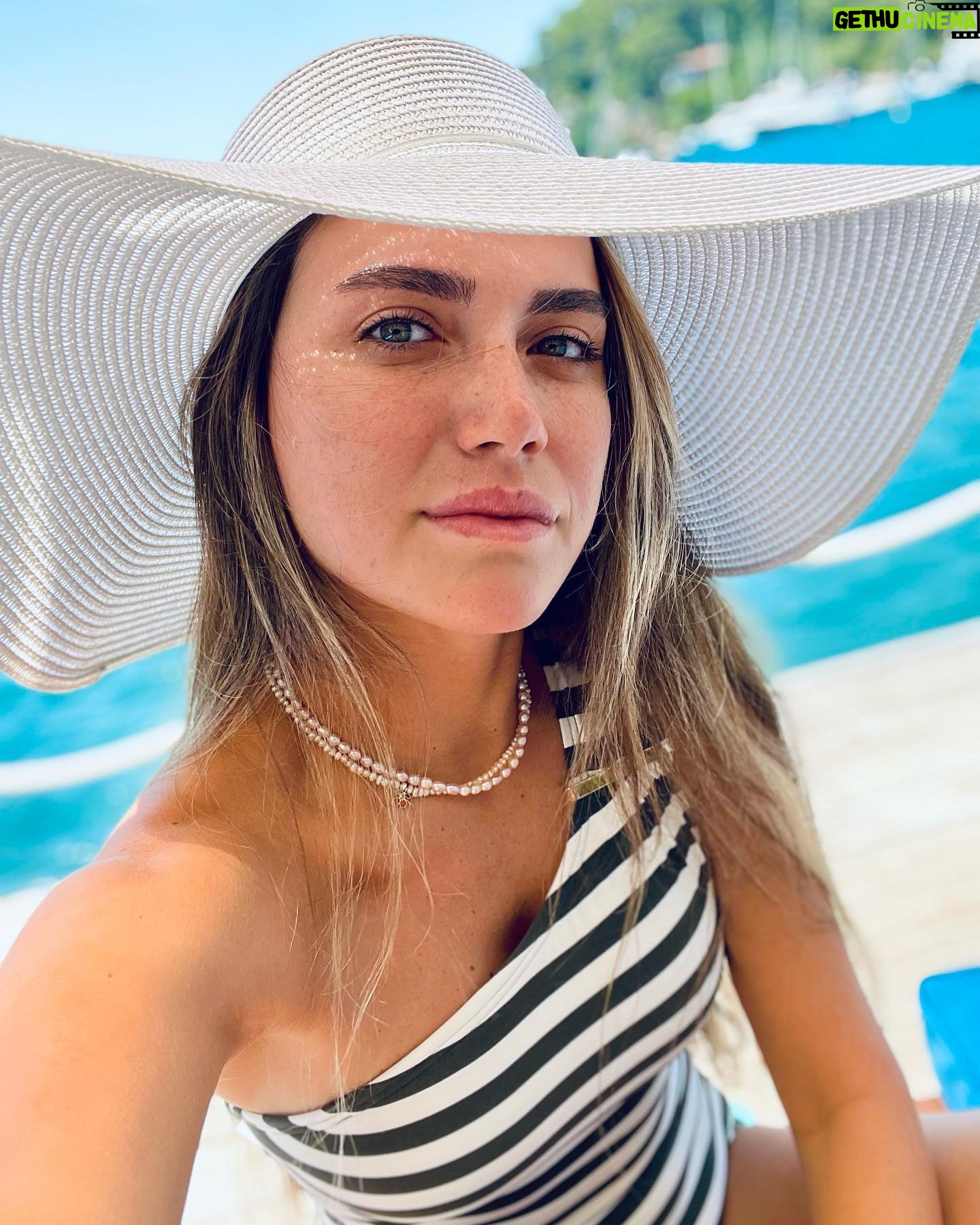 Ceyda Ateş - 20.6K Likes - Şapka severiz🌸 #vacation