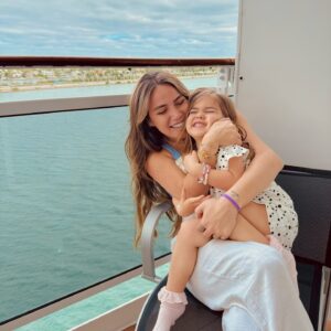 Ceyda Ateş Instagram - Let the vacation begin with little mermaid 🧜‍♀️ #cruise #bahamas