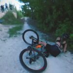 Ceyda Ateş Instagram - Uzuuunn bir aradan sonra parkura geri dönüş:)) Not: küçük bir kaza içerir🤣 #mountainbike #delraybeach #biking