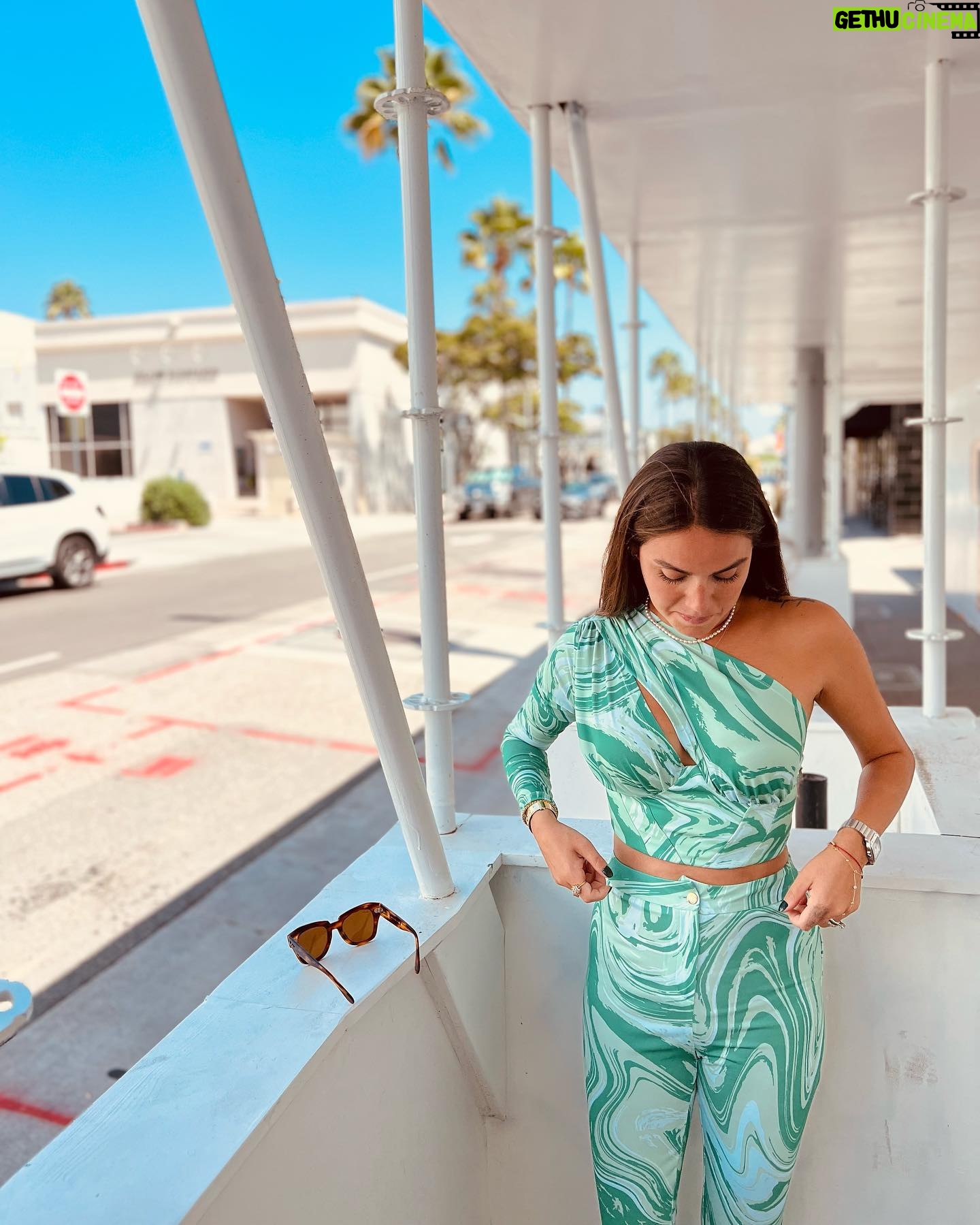 Ceyda Ateş - 26K Likes - #losangeles photo dump #theivyrestaurant 🌟🌅