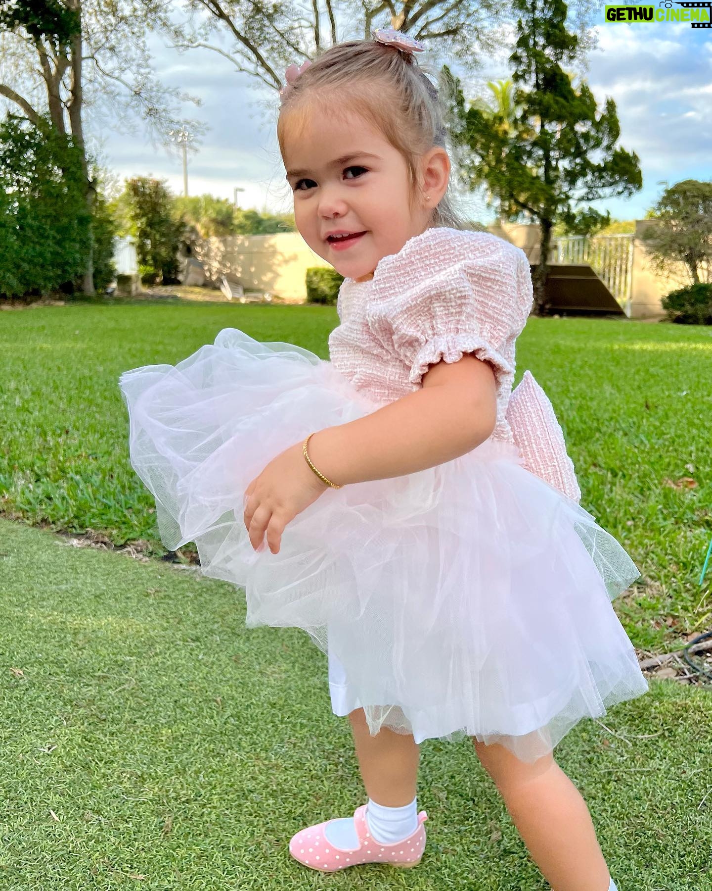 Ceyda Ateş - 79.5K Likes - Geleceğini oluşturacak her yeni günün bir önceki günden daha güzel geçsin🙏Bizim hayatımıza iyi ki geldin yer elması 🍎 Baban ve ben her daim arkanda olacağız✨ İyi ki doğdun Taçummm❤️ 24/11/2020 (yer elması 2 yaşında) #happybirthday #mydaughter @bugratoplusoy