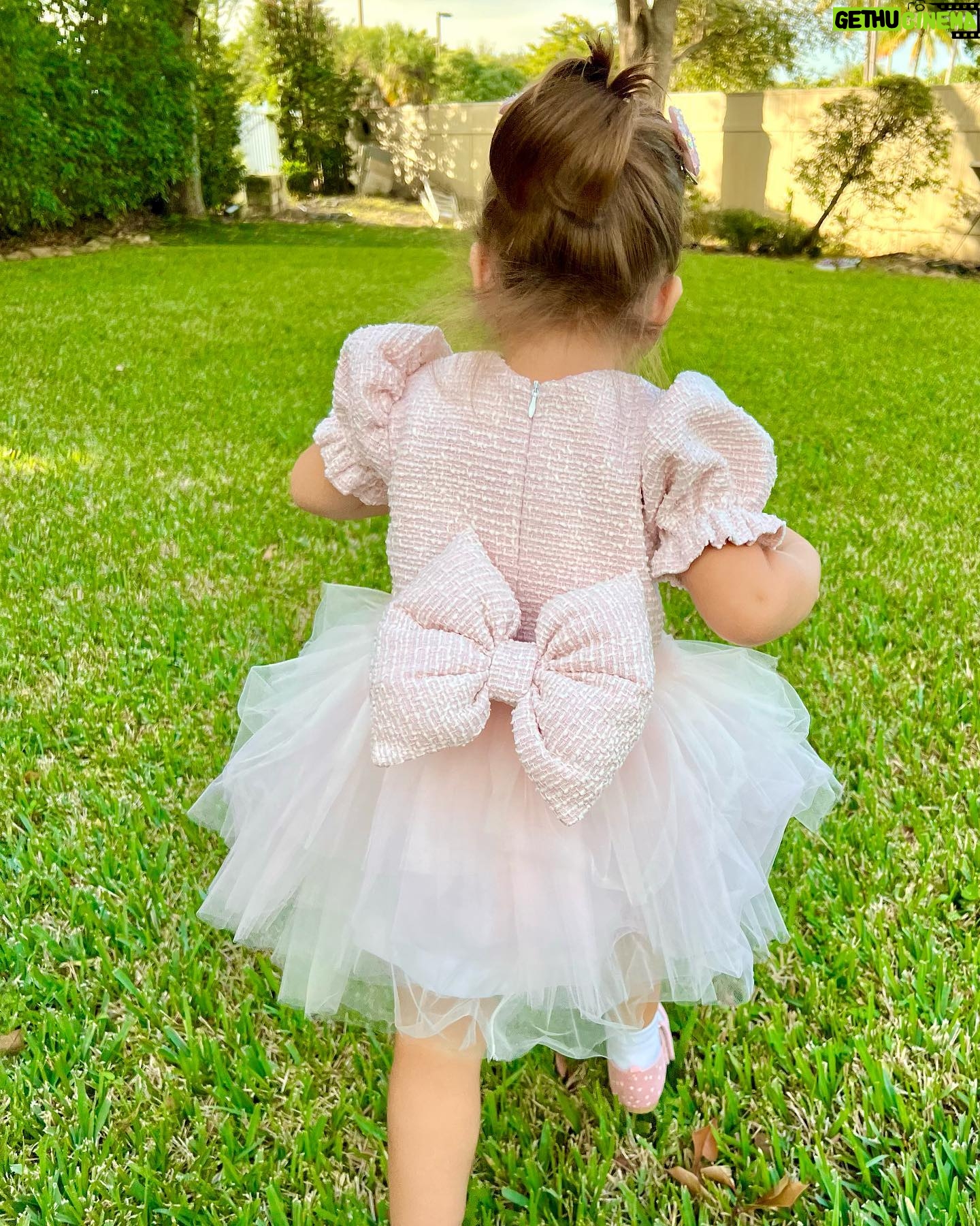 Ceyda Ateş - 79.5K Likes - Geleceğini oluşturacak her yeni günün bir önceki günden daha güzel geçsin🙏Bizim hayatımıza iyi ki geldin yer elması 🍎 Baban ve ben her daim arkanda olacağız✨ İyi ki doğdun Taçummm❤️ 24/11/2020 (yer elması 2 yaşında) #happybirthday #mydaughter @bugratoplusoy