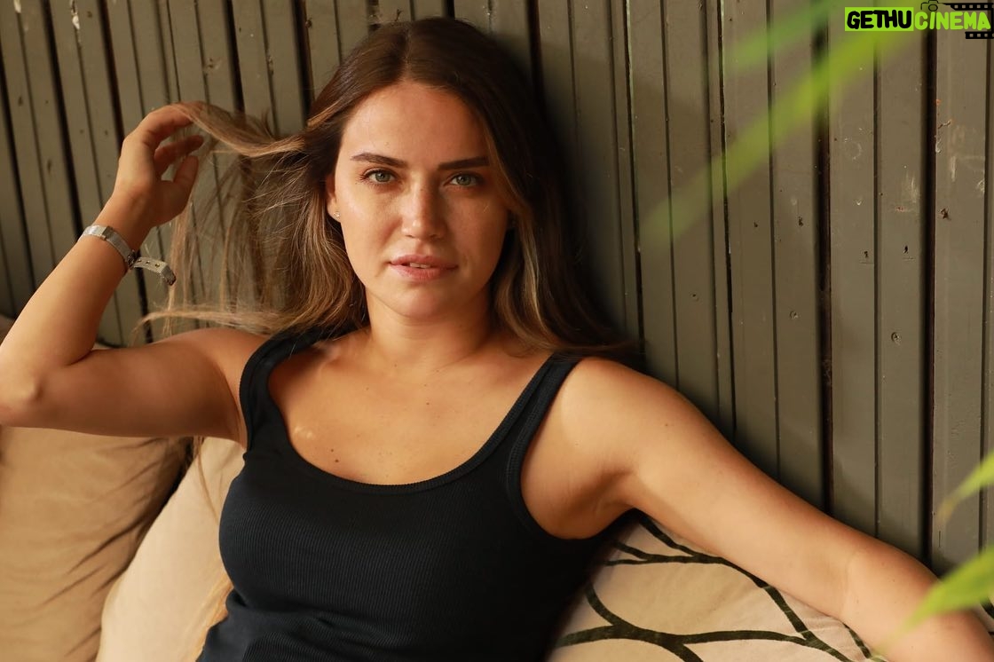Ceyda Ateş - 22.6K Likes - Bir mi ✨İki mi ✨ 📸 @danielmeca_official #set #sinema @sondilekfilm ✌️