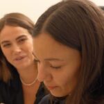 Ceyda Ateş Instagram - Youtube’a girmemdeki en büyük destekçilerimden canım dostum ceyyik @ceydaksabali ile mutfağa girdik! 👩‍🍳👩‍🍳 ( with english subtitles) @ceydakasabali ile tanışma hikayemiz, sağlıklı ve leziz mücver tarifi Youtube kanalımda yayında! Keyifli seyirler🥰 @rahsanozkilic @tntmultimedya @tolgataylan