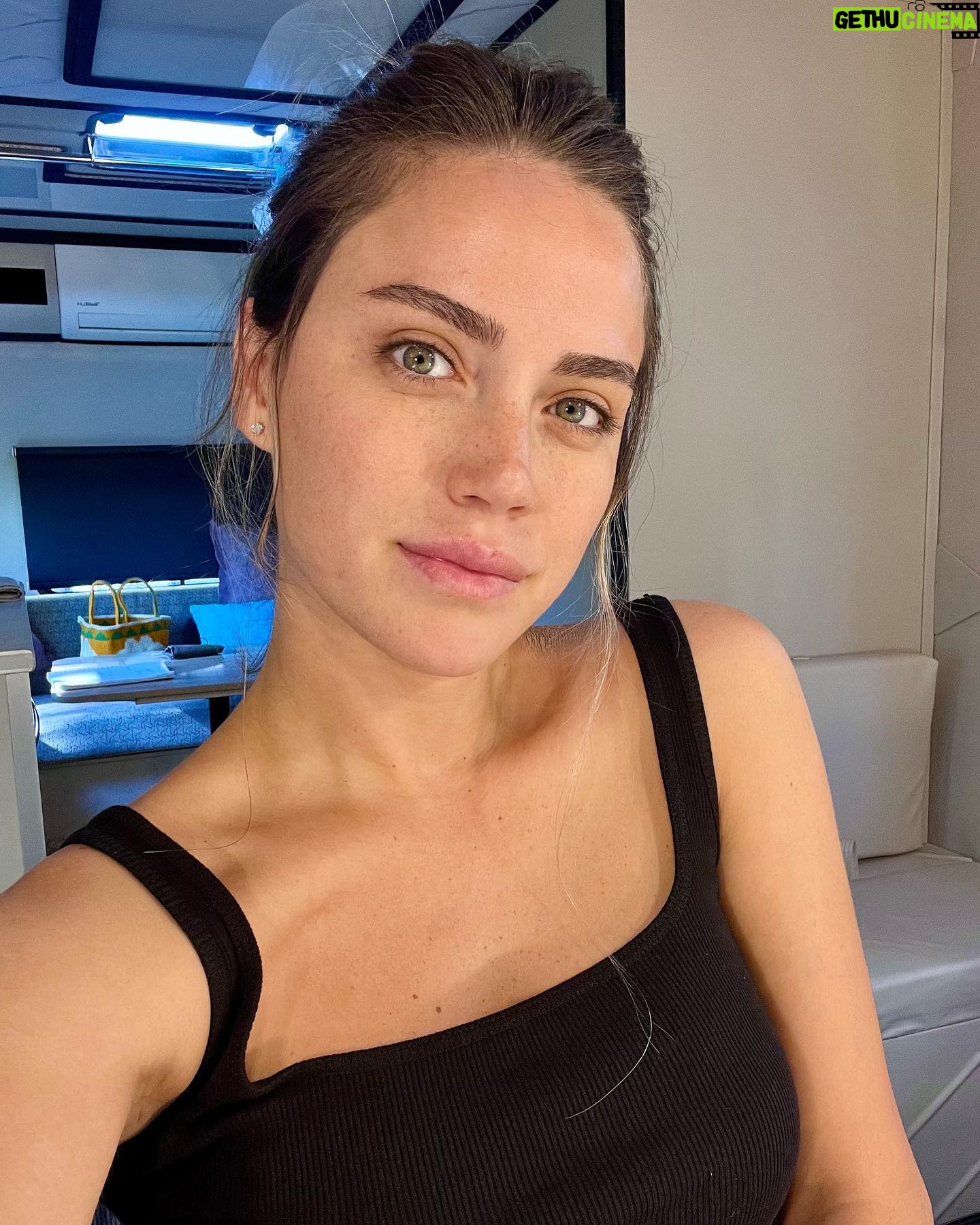 Ceyda Ateş - 34.8K Likes - Set ve en sevdiğim durum sıfır makyaj ile oynamak🥰🥰 #karavangünlükleri #set @sondilekfilm #nomakeup ✌️ canım hocam @melekozturkofficial 🎥