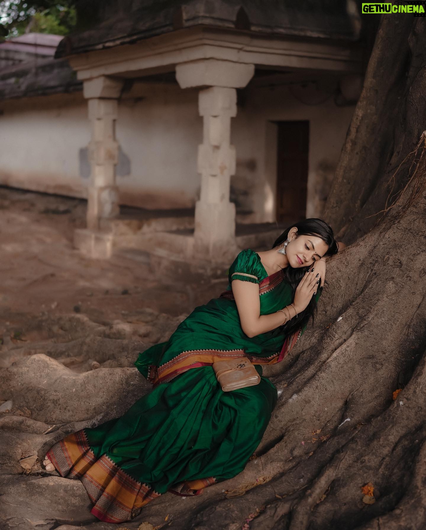 Chaithania Prakash Instagram - 🍁🍂 Pc: @talesbyaravind